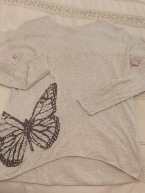 Bass Light Gray Long-Sleeve Top with Black Butterfly